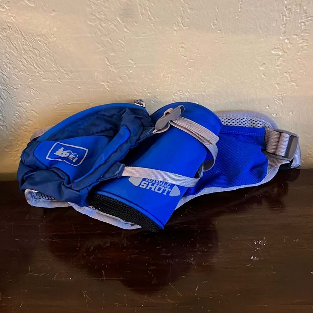 REI single shot running hiking belt